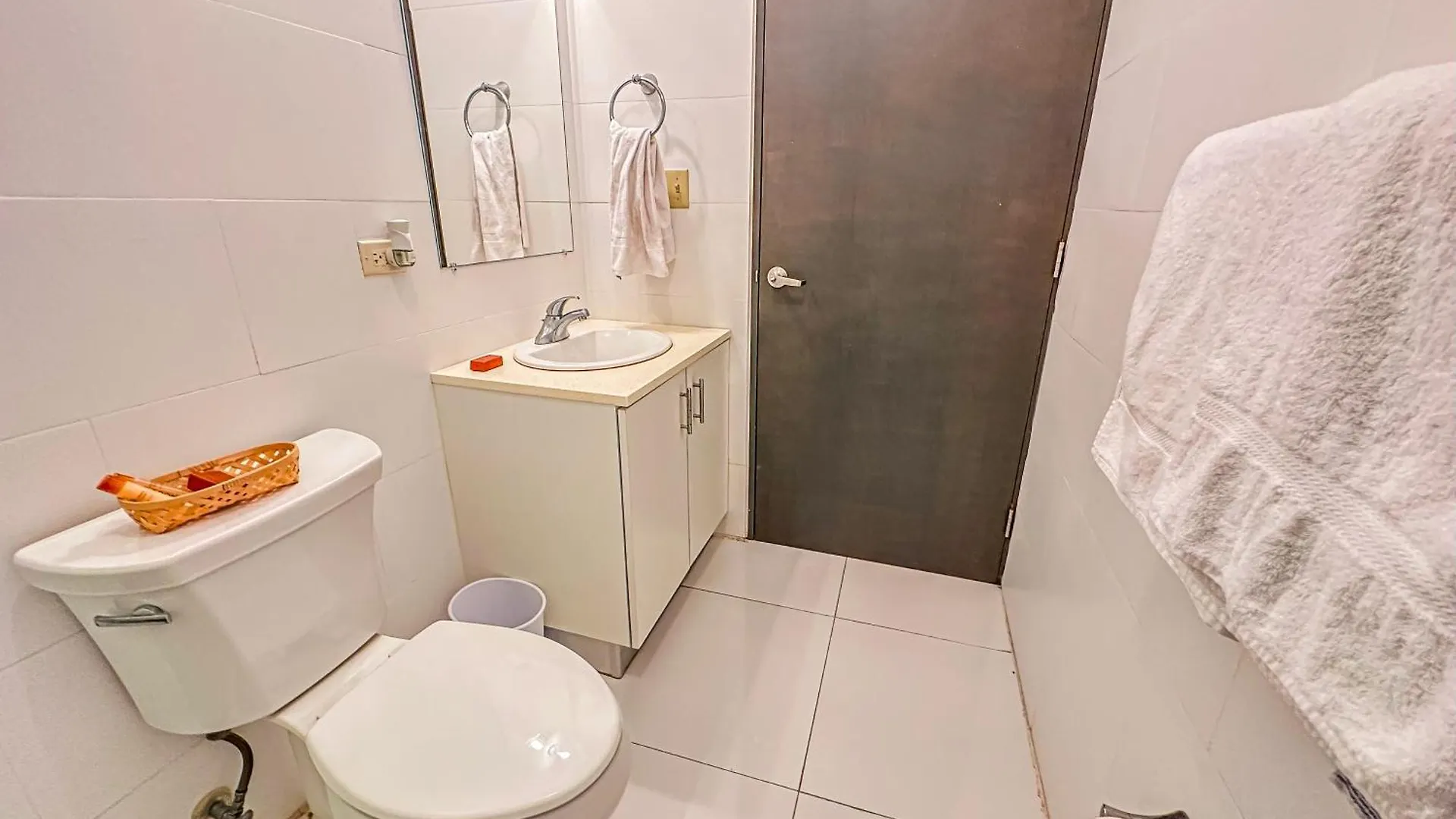 Arecibo Hotel 2106